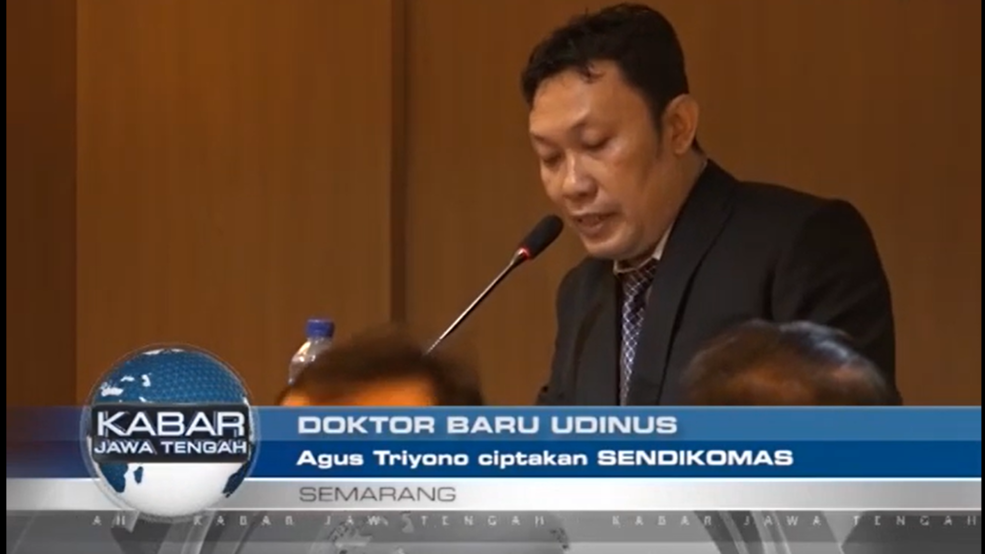 KEPALA HUMAS UDINUS RAIH GELAR DOKTOR ILMU KOMUNIKASI