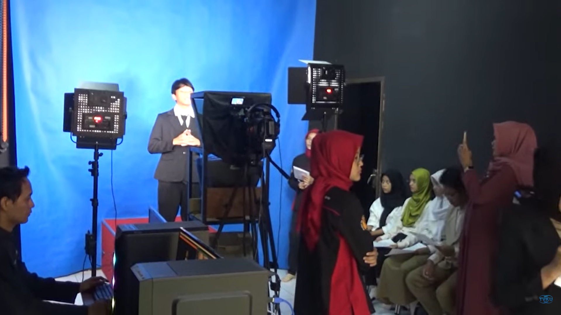 T NEWS GOES TO SCHOOL - T News Presenter Wanted Jaring Bibit Presenter Muda