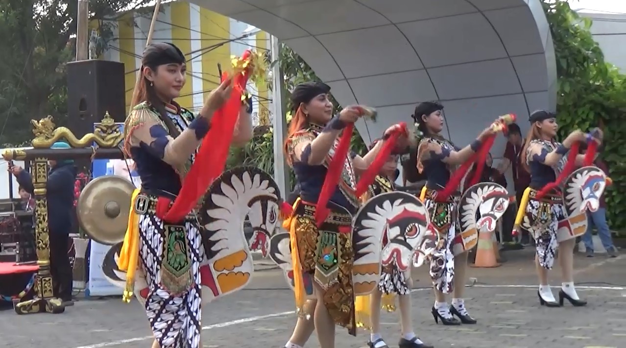 BEM FIB Udinus Gelar Cross Cultural Party 2023