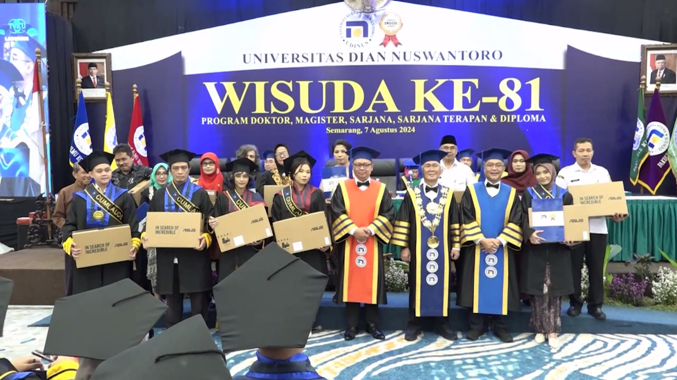  Wisudawan Terbaik Udinus Peroleh Laptop