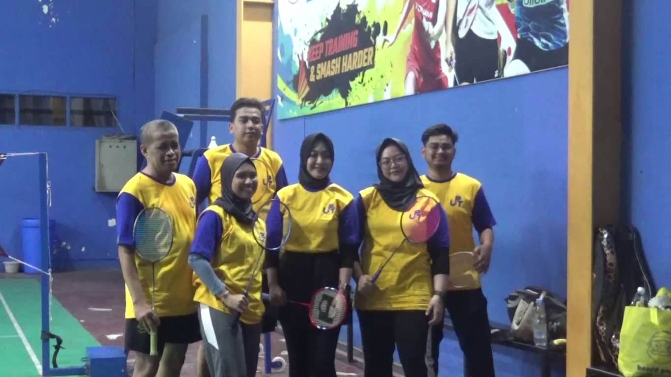  8 Tim Bersaing Jadi Juara Lomba Bulutangkis Udinus