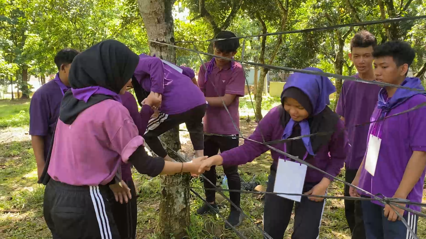 200 Mahasiswa KIPK Udinus Jalani Outbound Refreshing Kepemimpinan 